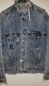 Vintage Levi's trucker jacket, with hand pockets.
